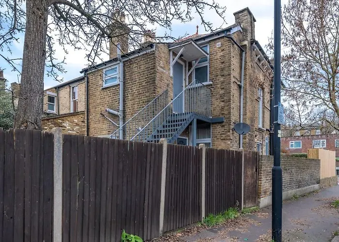 New 3Bed Stylish Apartment With Amazing Transport